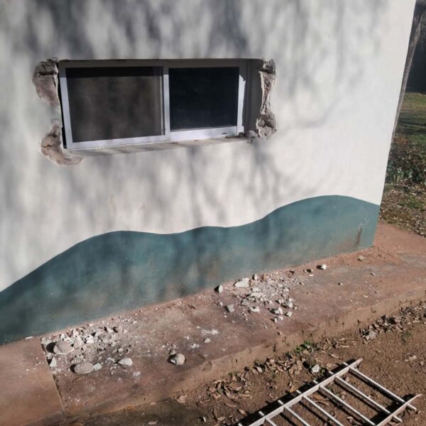 Ingresaron a una casa de veraneo en Amboy y provocaron importantes destrozos