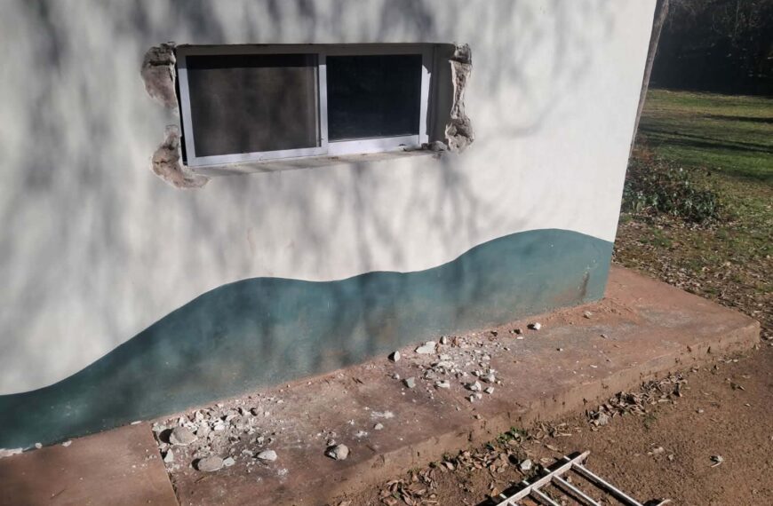 Ingresaron a una casa de veraneo en Amboy y provocaron importantes destrozos