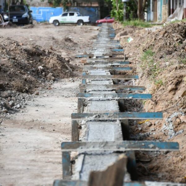 Embalse finalizó una obra de cordón cuneta en Barrio Casitas y mejora el acceso a la Gruta San Martín de Porres