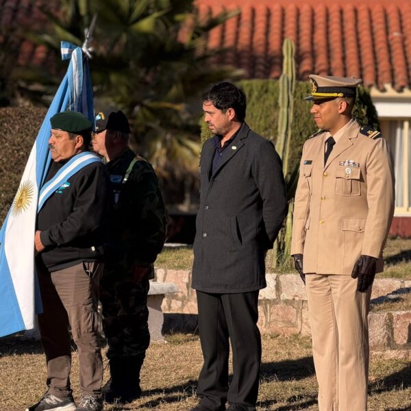 Villa del Dique conmemoró el Día de la Bandera con un emotivo acto en el Parador Almirante Brown