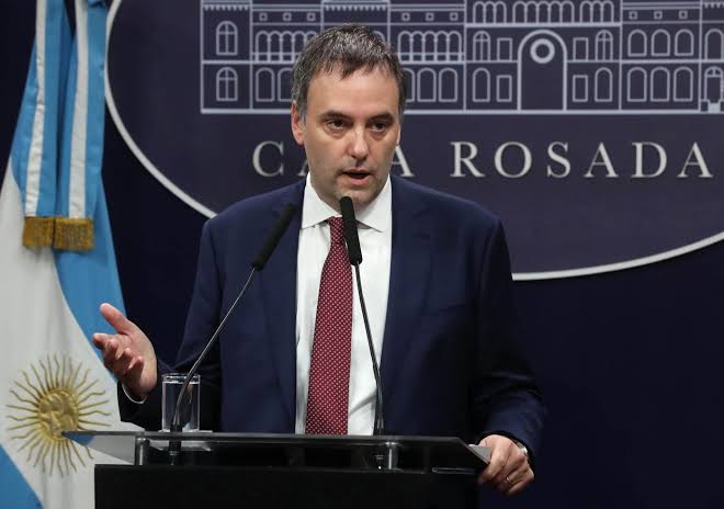 Adiós al alfil de Milei: Fin para Adorni