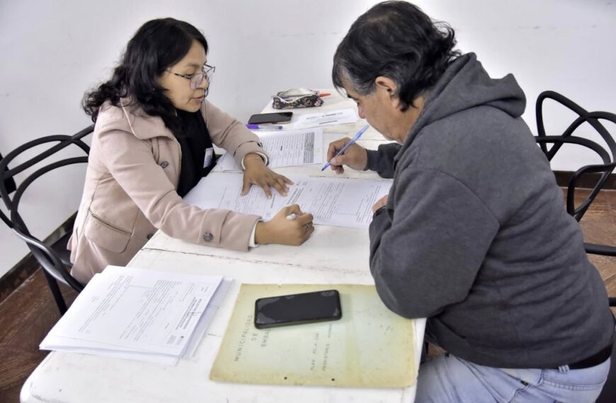 Embalse: 14 familias del barrio FOVICOR avanzan hacia la escrituración de sus viviendas tras más de 30 años de espera