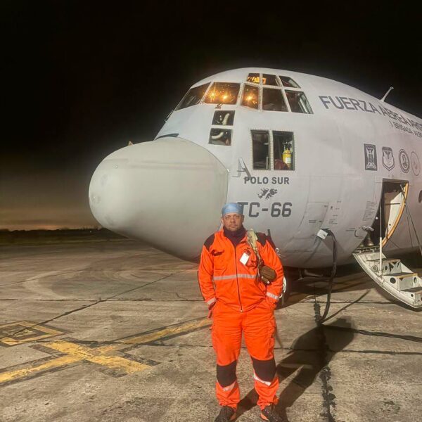 Con orgullo, La Cumbrecita recibió al bombero que participó del rescate tras el terremoto en Venezuela