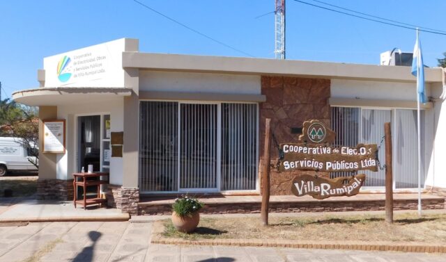 La Cooperativa de Villa Rumipal construye su parque solar-La Ola Digital