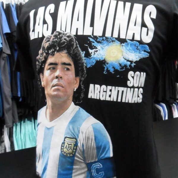 Prohíben ingresar con banderas sobre Malvinas al partido Argentina-Inglaterra