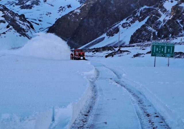 Ola polar extrema: intensas nevadas complican la cordillera argentina-La Ola Digital