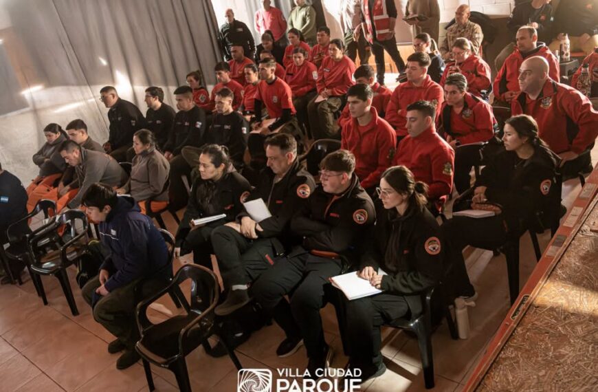 Capacitaron a brigadistas y organismos sobre incendios de interfaz en Villa Ciudad Parque-La Ola Digital