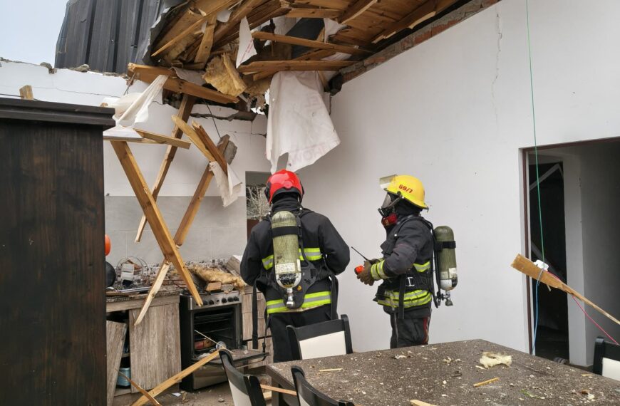 ¡Estruendo y susto en Villa del Dique! Explotó una vivienda-La Ola Digital