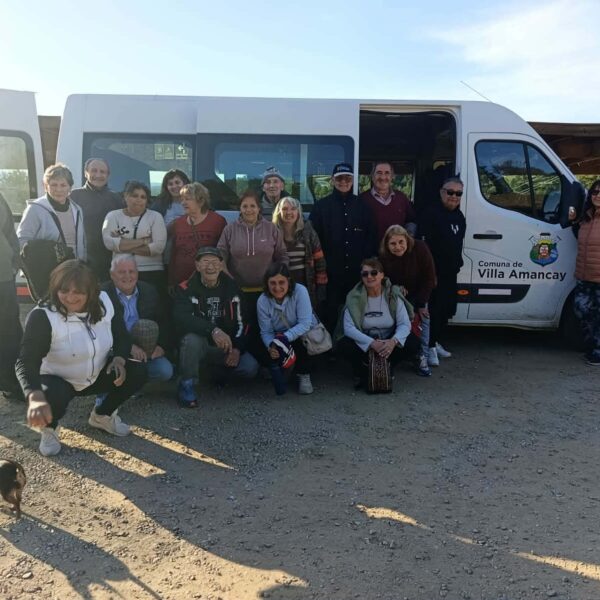 28 jubilados de Villa Amancay disfrutaron de una jornada en las Termas del Durazno