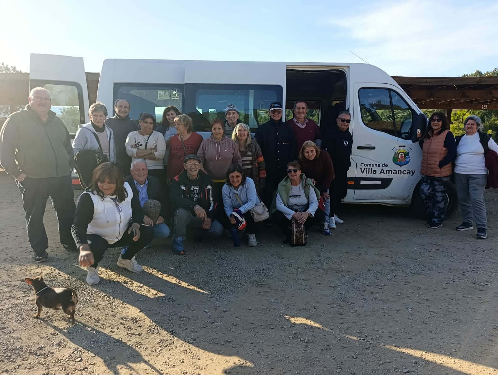 28 jubilados de Villa Amancay disfrutaron de una jornada en las Termas del Durazno-La Ola Digital
