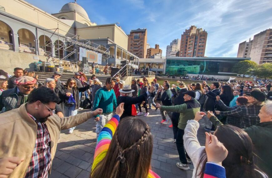 El Día del Folklore convocó a 7.000 personas en el Paseo del Buen Pastor