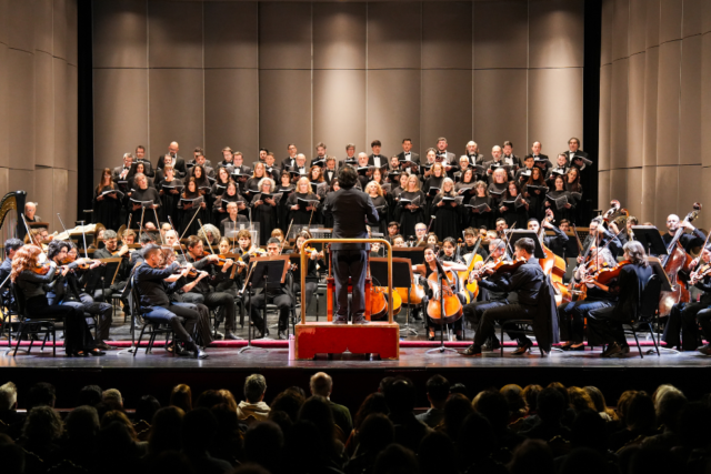 La Orquesta Sinfónica y al Coro Polifónico de Córdoba