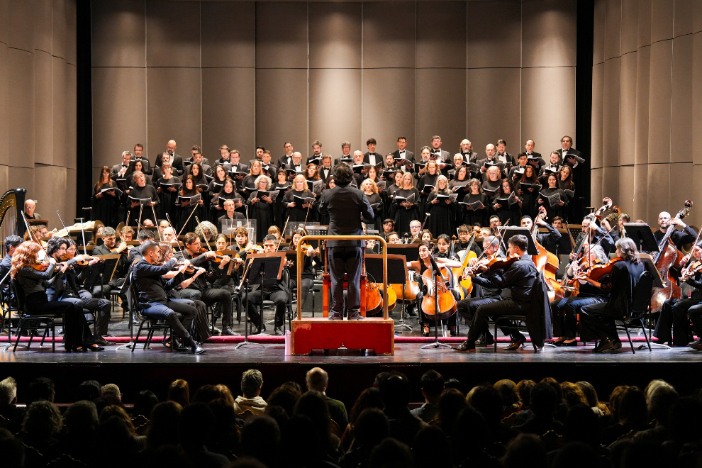 La Orquesta Sinfónica y al Coro Polifónico de Córdoba