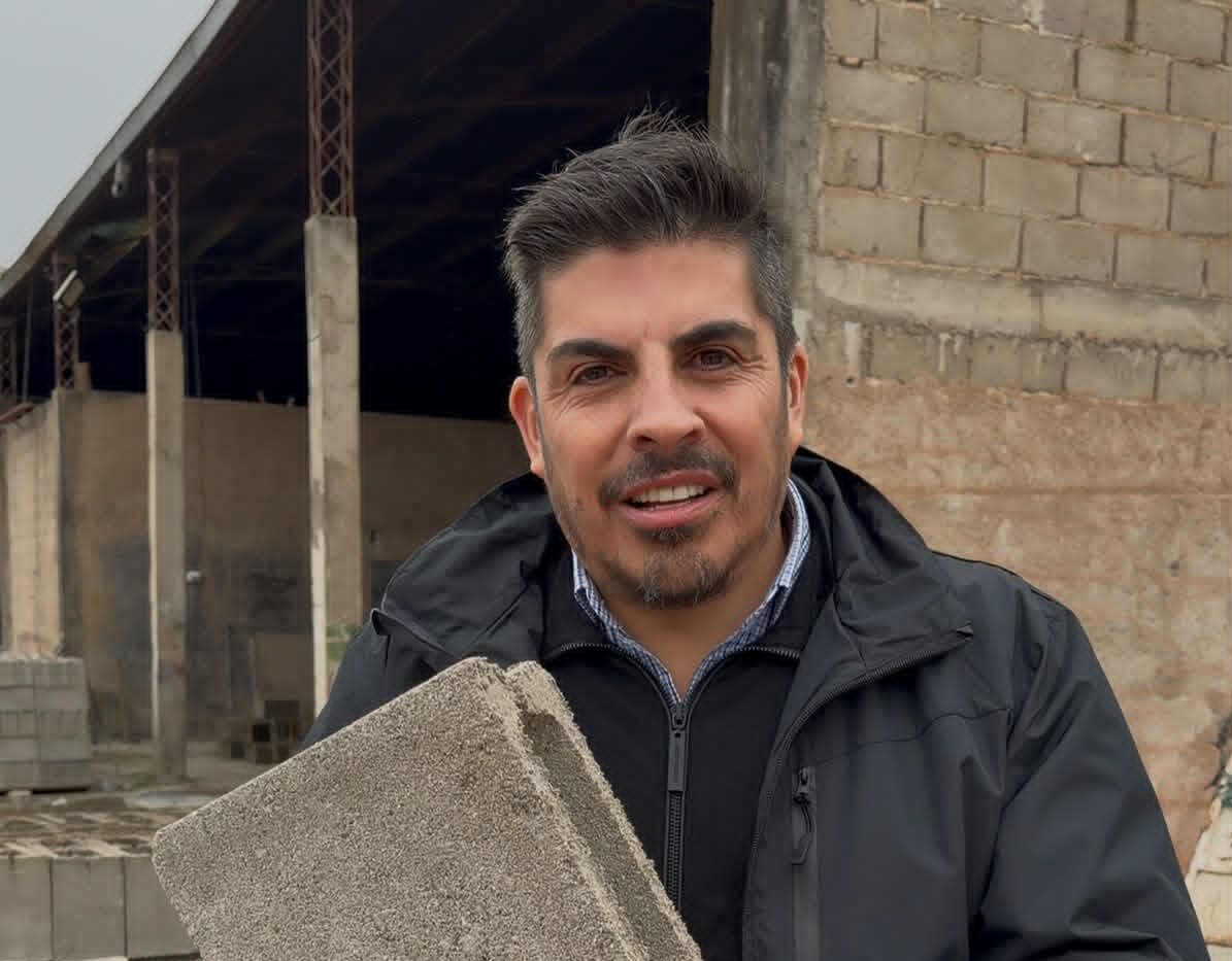 Embalse fabrica blocks para ayudar a las familias a mejorar sus viviendas-La Ola Digital