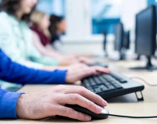 Villa del Dique ofrece un curso gratuito de computación para todas las edades
