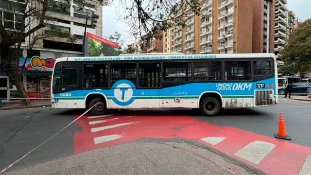 Murió el peatón atropellado por un colectivo en Chacabuco e Illia