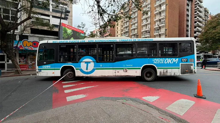 Murió el peatón atropellado por un colectivo en Chacabuco e Illia