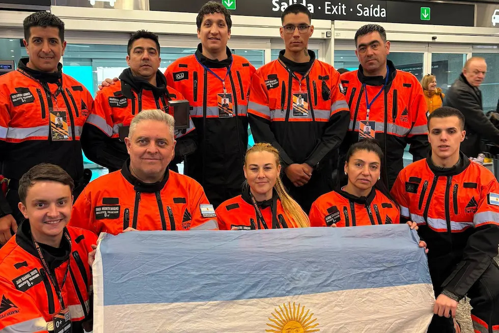 Siete bomberos cordobeses viajaron a Colombia para colaborar en el rescate tras el terremoto-La Ola Digital