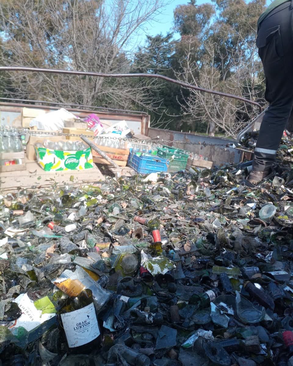 Villa Ciudad Parque recuperó 10 toneladas de vidrio a través de los Puntos Verdes-La Ola Digital