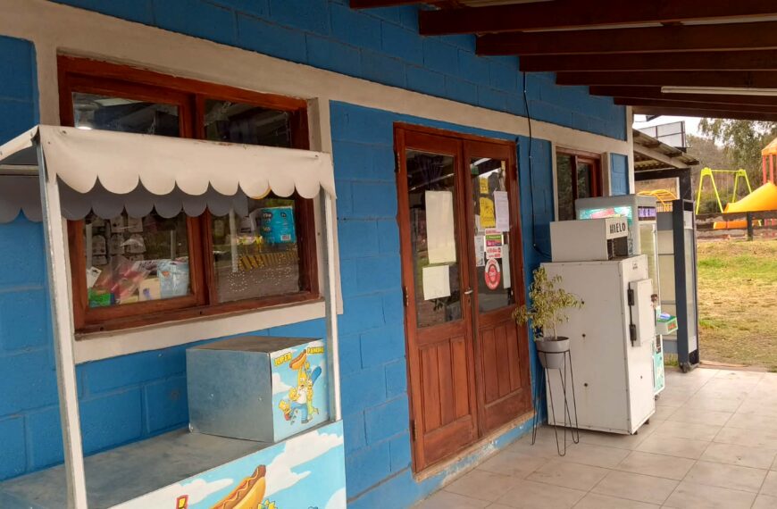 Robo en el kiosco de la estación de servicio de Villa Amancay