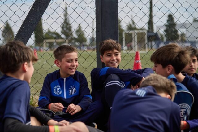 Embalse invita a chicos de 7 a 9 años a una jornada de perfeccionamiento deportivo junto a Talleres-La Ola Digital