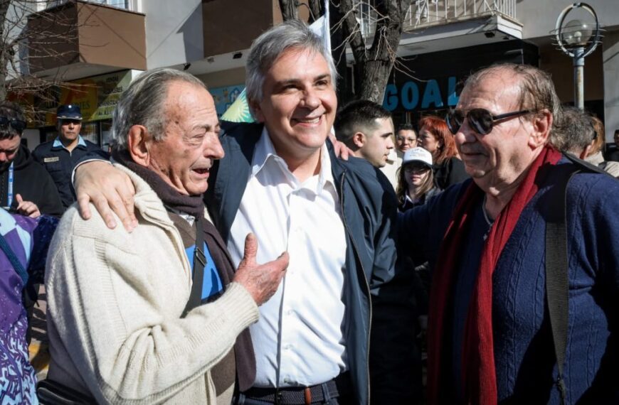 Llaryora recorre Tercero Arriba con una agenda centrada en obras, vivienda y educación-La Ola Digital